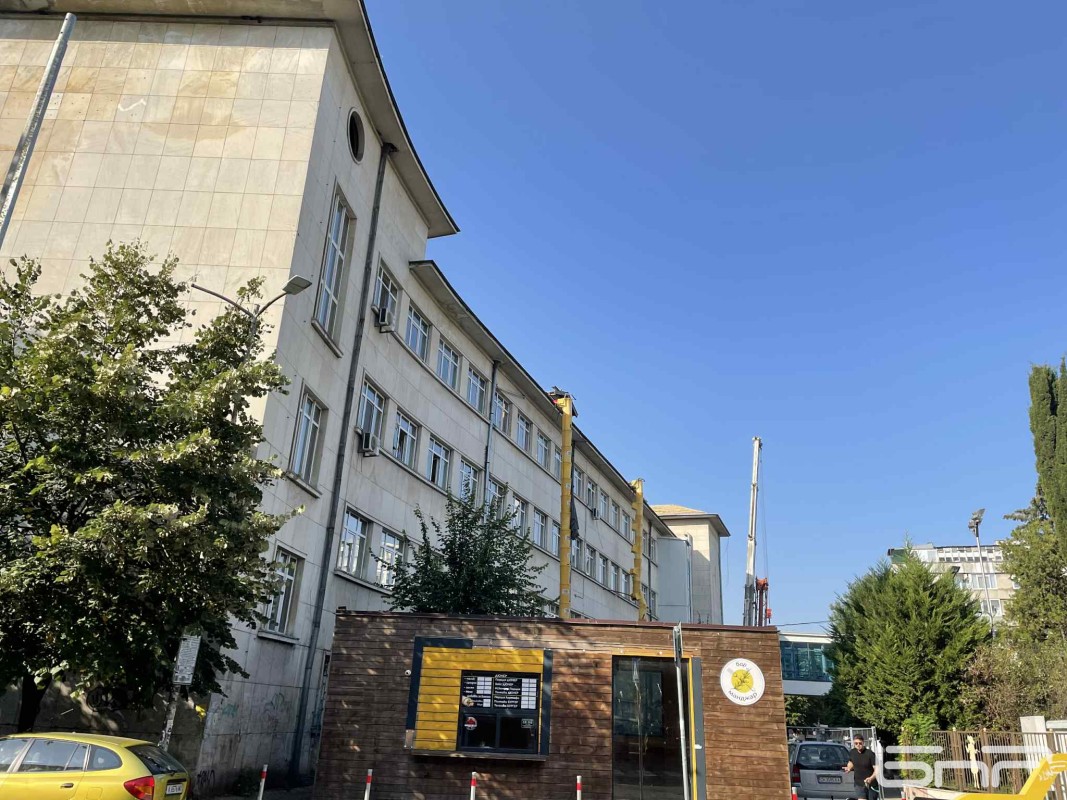 Дейностите по покрива на Математическата гимназия
