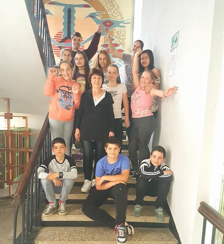 Вера Горанова с нейни ученици