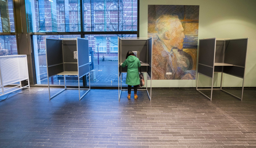 Временна избирателна секция в музея на Ван Гог, Амстердам
