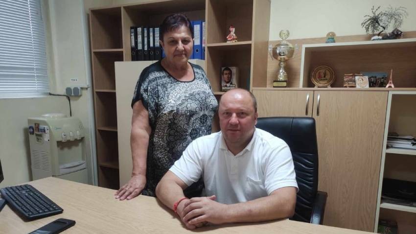 Trustikovo mayor Lachezar Lazarov and his secretary Rumyana Ivanova