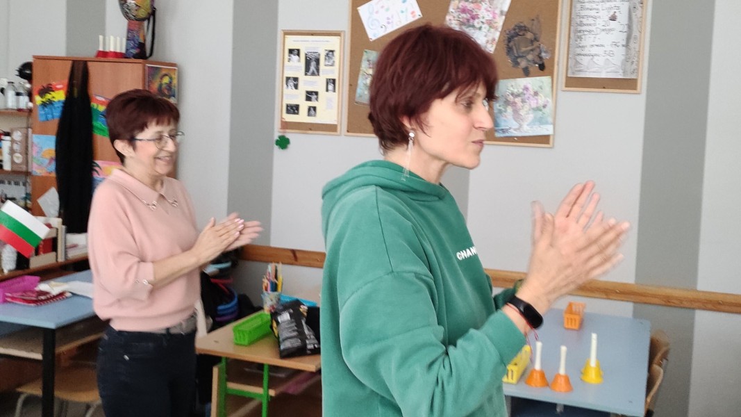Галина Христова -  учител по музика и Таня Иванова, директор