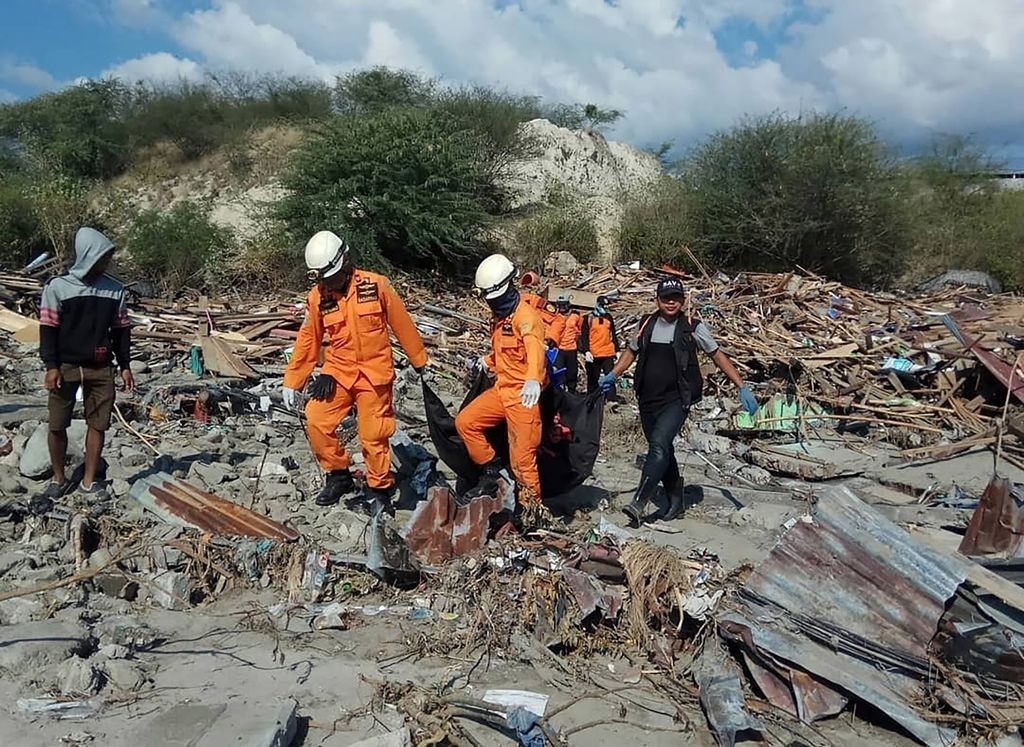 Индонезийското правителство съобщи днес, че загиналите от опустошителното земетресение и