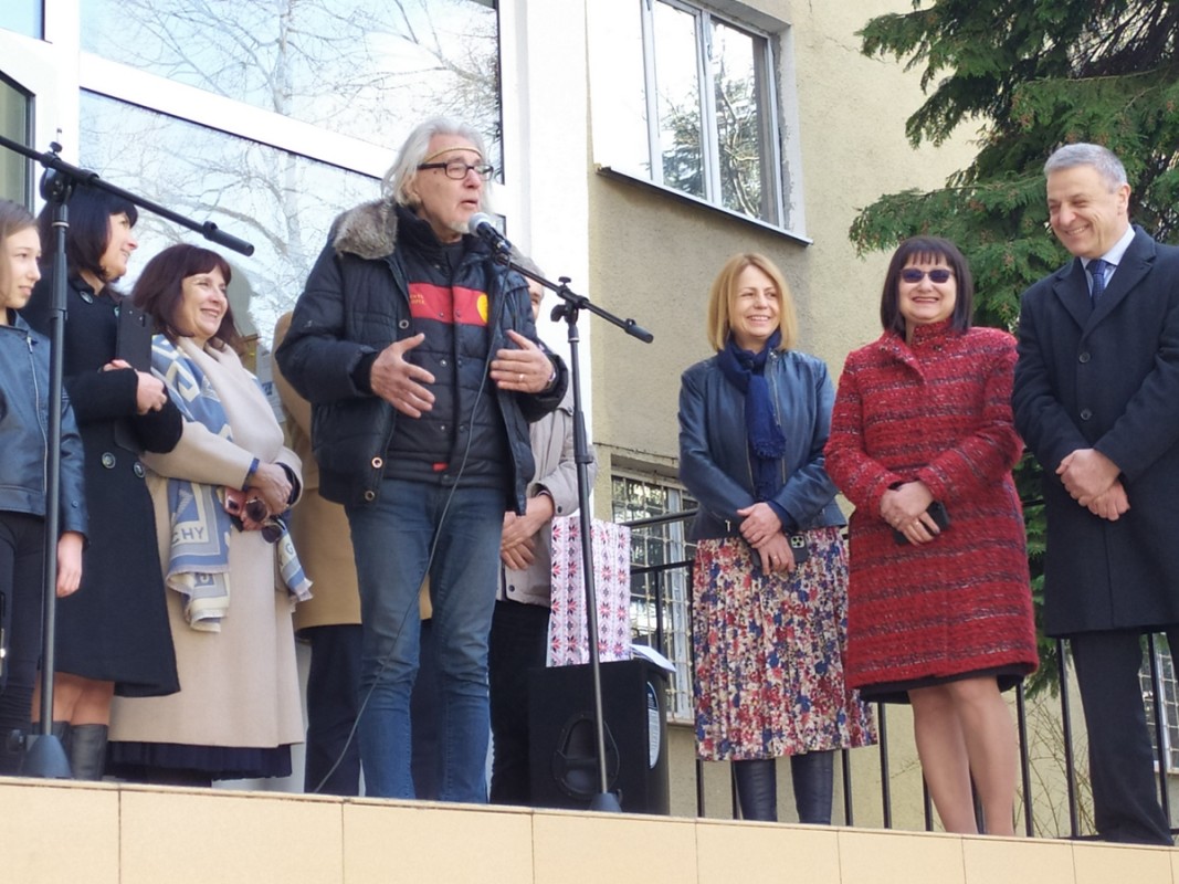 Тържество за откриването на барелеф в 8-мо училище в София      Снимка: Евелина Стоянова