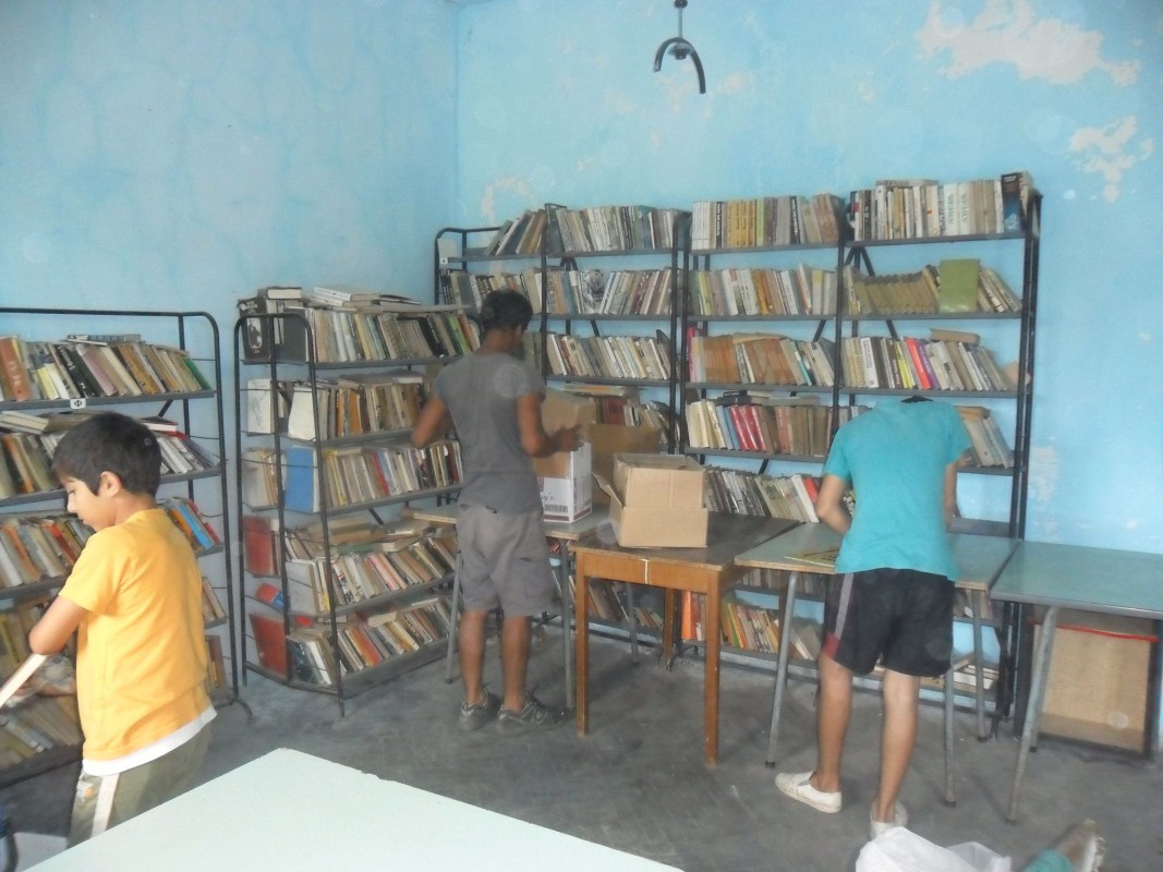 Децата от Черногор са се включили в разчистване на библиотеката