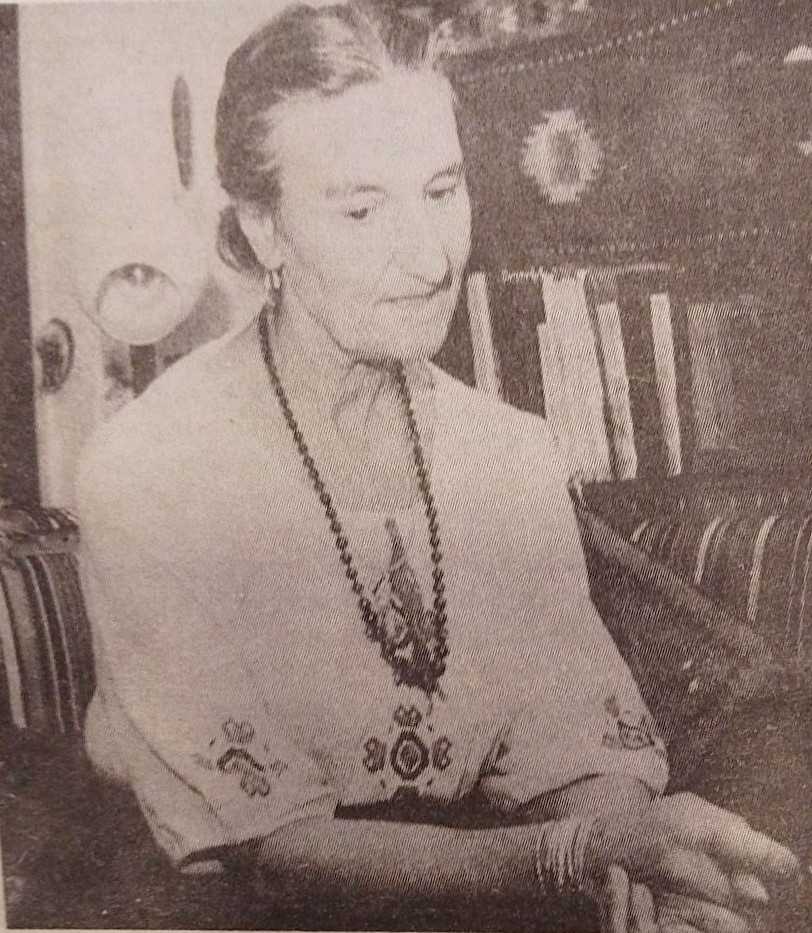 Мерсия Макдермот с медальоньона с лика на Левски