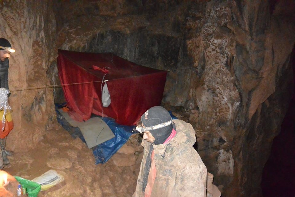 Бивак в пещерата