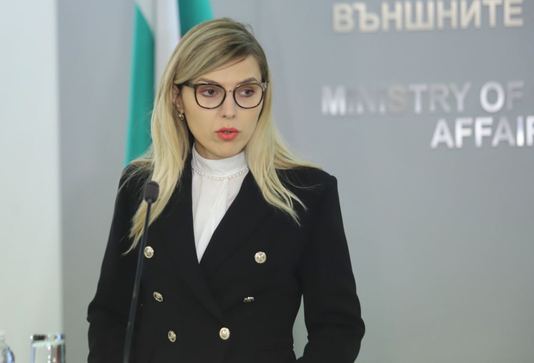 Велислава Петрова - зам.- министърът на външните работи, на брифинг в сградата на МВнР, 19 февруари 2022 г. Снимка БГНЕС