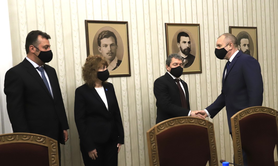 El presidente Radev con representantes de Hay Tal Nación