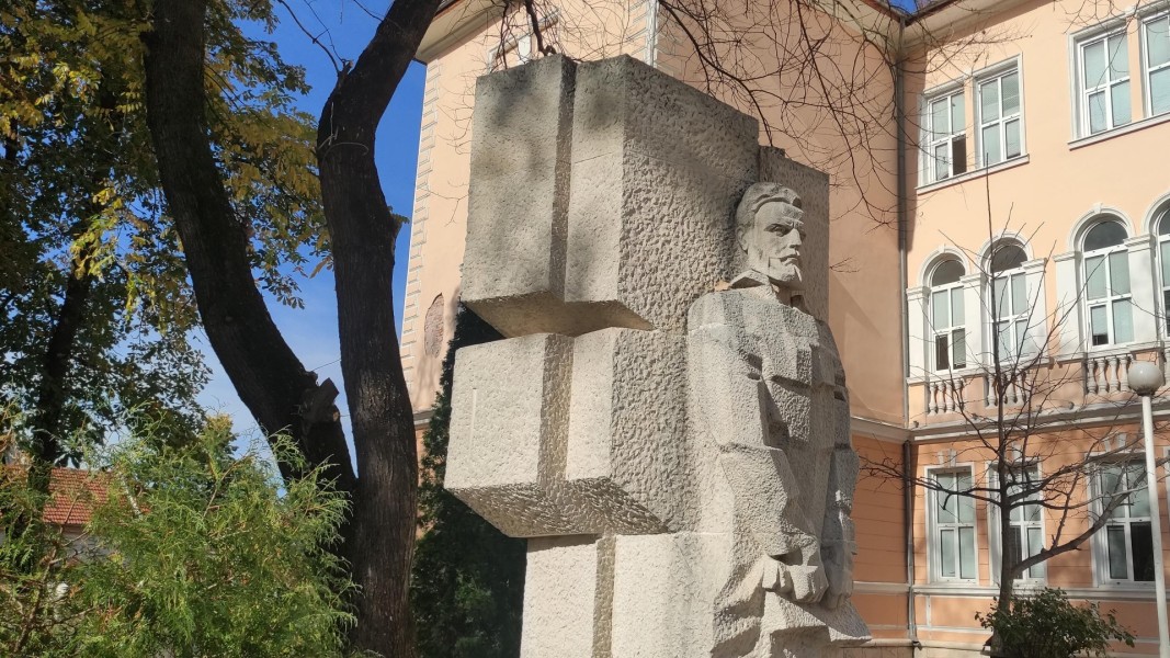 Паметник на Христо Ботев в СУ