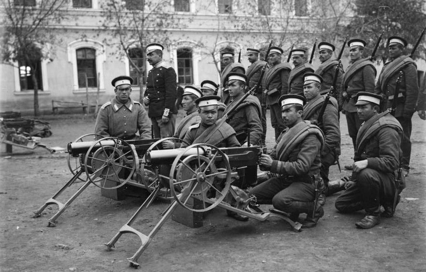 Eine Abteilung von Maschinengewehrschützen der bulgarischen Infanterie, 1908.