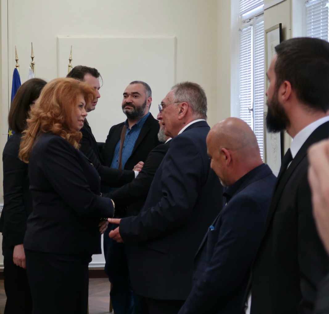 Президентът Илияна Йтова разговаря с българския журналист от Северна Македония Владимир Перев
