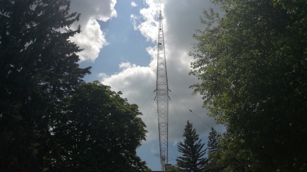 Радиопредавателната антена в село Вакарел