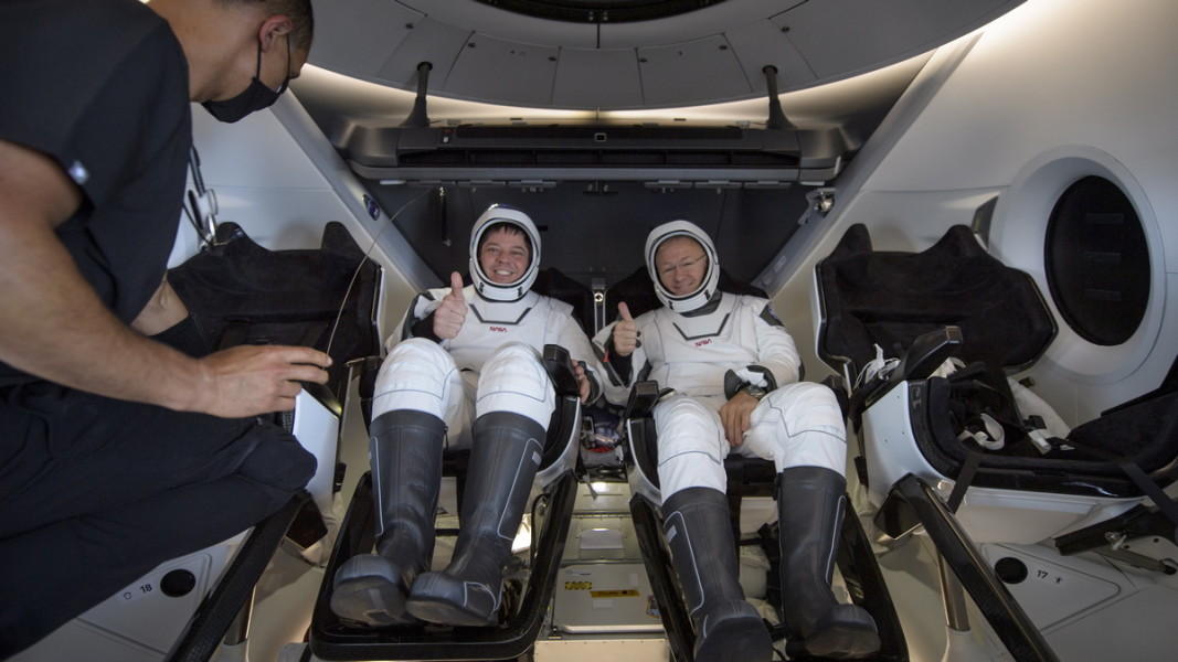 Боб Бенкен и Дъг Хърли от мисията Space X  Снимка: ЕПА/БГНЕС