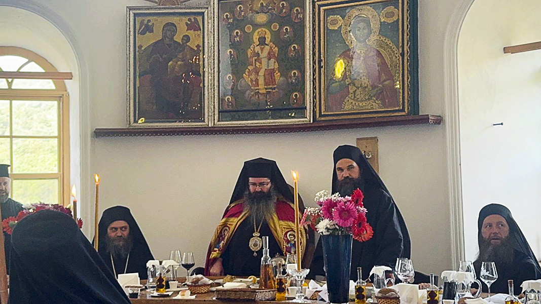 Archimandrite Gavriil (R) and Bishop Gerasim of Melnik (L)