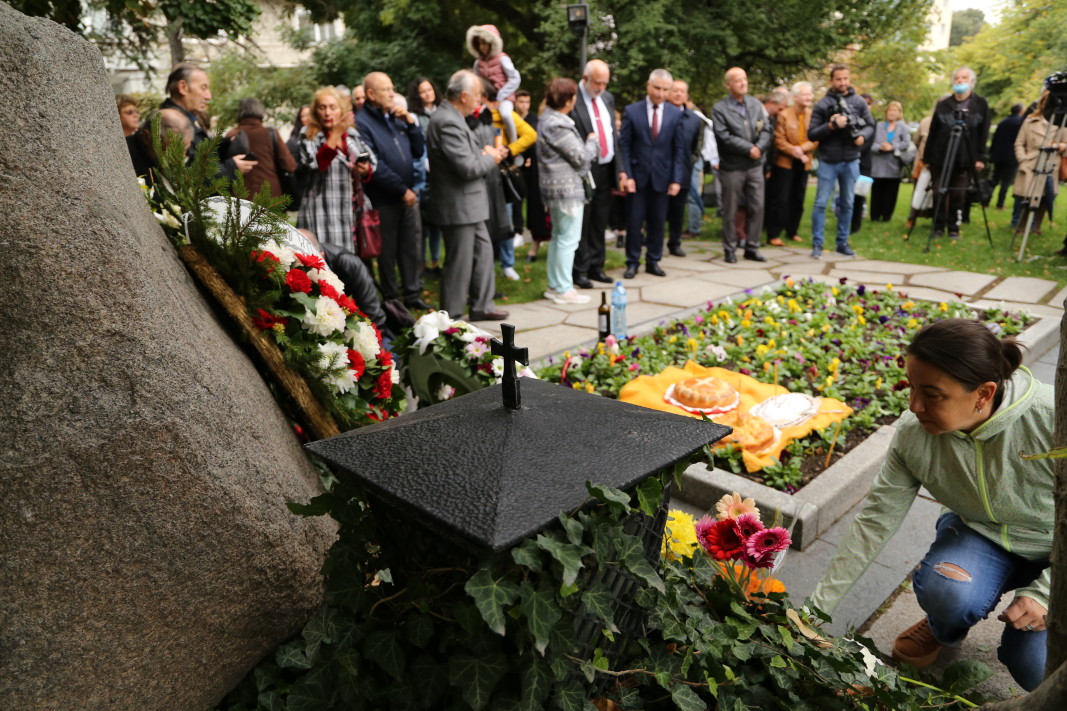 Поклонението в памет на Иван Вазов, 22 септември 2021 г., на гроба на твореца в София/Снимка: БГНЕС