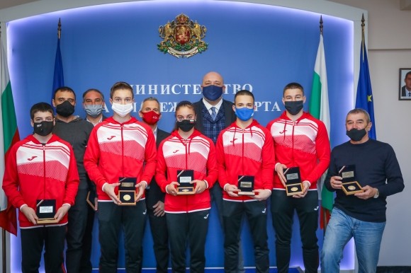 Министър Кралев награди медалистите от европейското първенство по спортна гимнастика