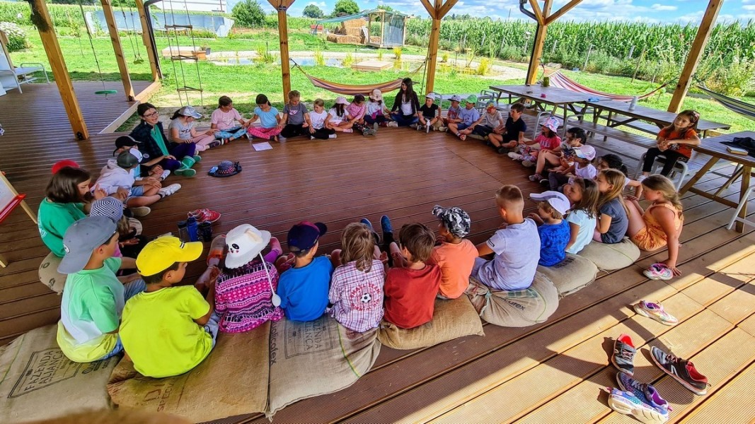 Част от дейността на Близката ферма е посветена на децата и тяхното общуване с природата