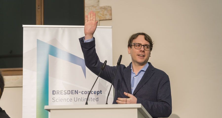 Политологът Манес Вайскирхер от университета в Дрезден