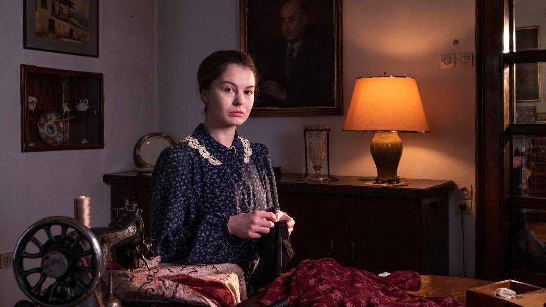 Елена Иванова в ролята на Мара Бунева в игралните възстановки на филма „Отмъстителката“
