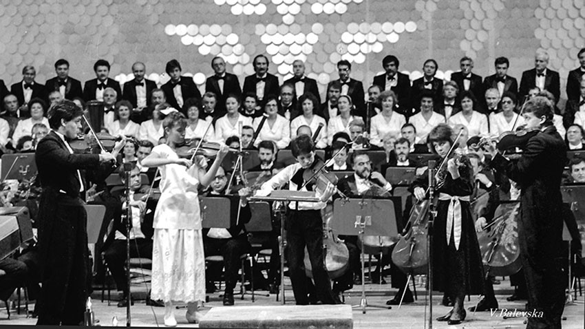 Festival de música de Año Nuevo, 1991. Solistas: Vasko Vasilev, Teresa Nikolova, Svetlin Rusev, Biliana Vuchkova, Vesko Panteleev-Eshkenazi.