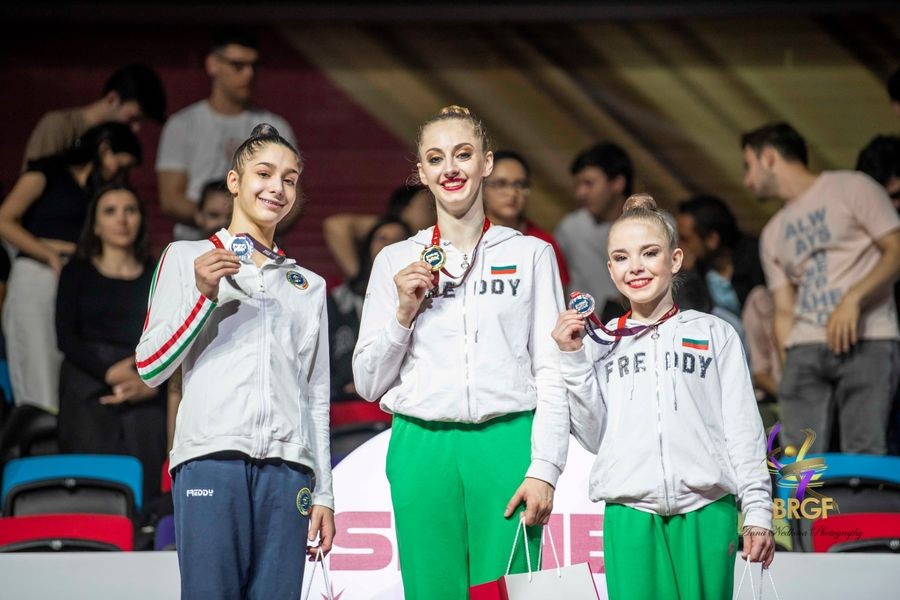 Boryana Kaleyn (in the middle), Sofia Raffaeli and Stiliana Nikolova