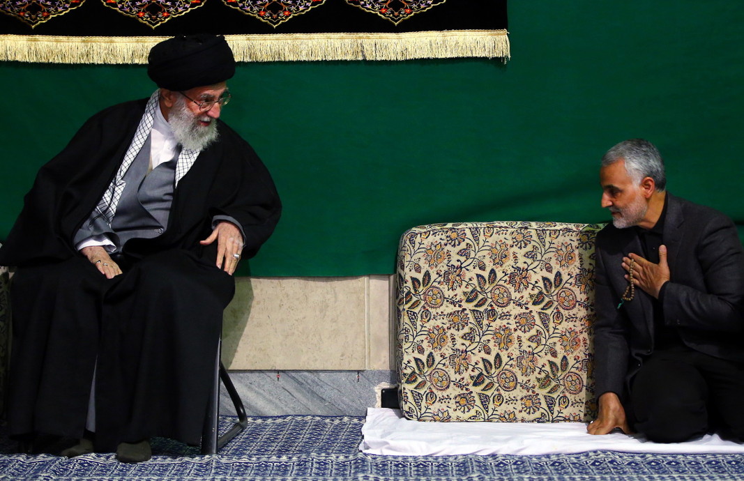 Аятолах Али Хаменей с генерал Касем Солеймани (вдясно).