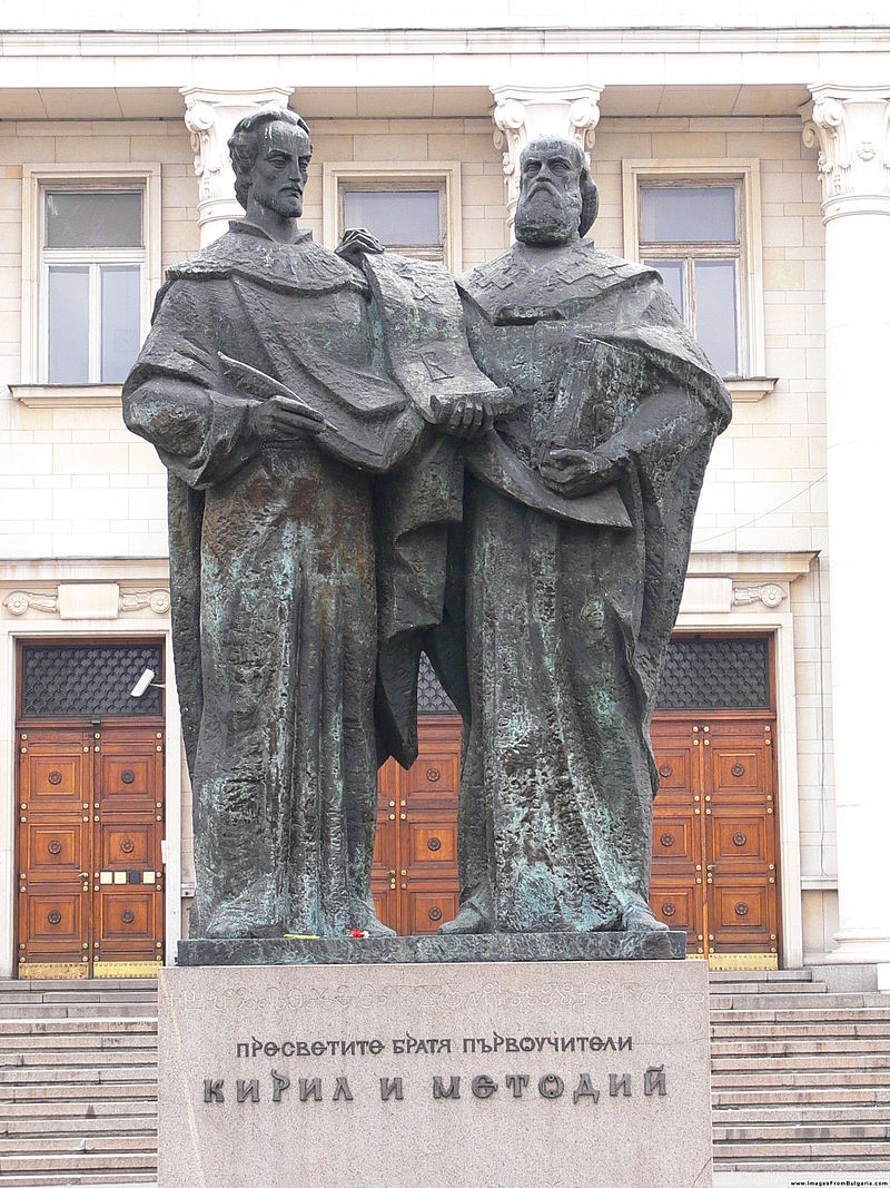 Паметник на двамата свети братя пред Национална библиотека „Св. св. Кирил и Методий“, София