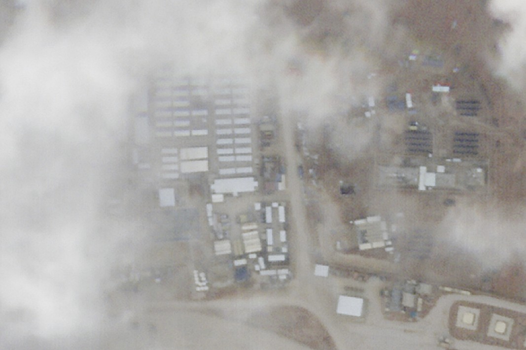 Сателитна снимка от Planet Labs PBC показва военна база, известна като Кула 22 в североизточна Йордания, 29 януари 2024 г. Сателитното изображение, направено в понеделник на йорданската база, атакувана от дрон с бомба, който уби трима американски войници, показва щети на обекта -  в центъра на снимката и вляво; АП/БТА