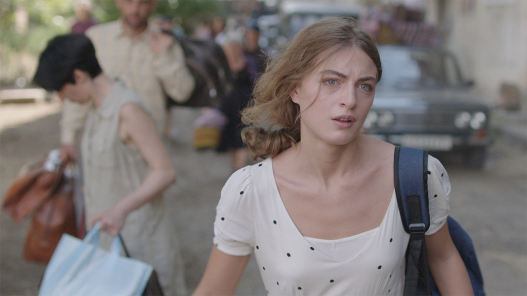 Кадър от филма „Лиза, не спирай“ на Нана Джанелидзе