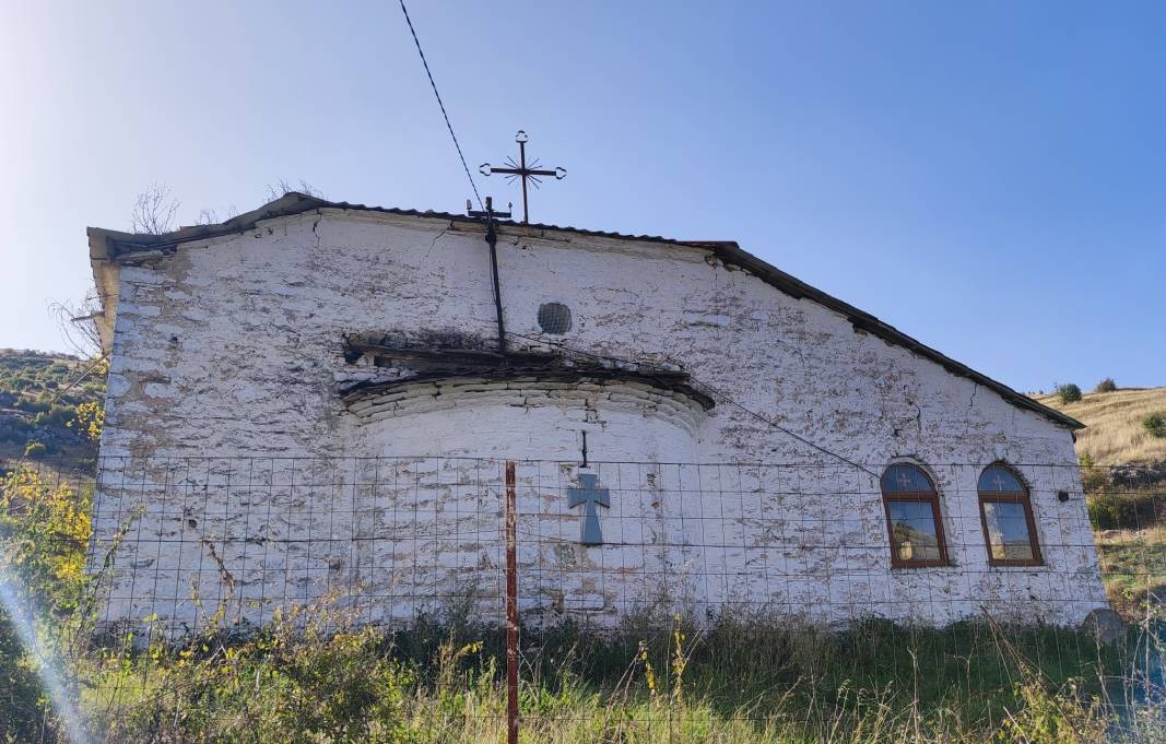 Църквата в с. Връбник.