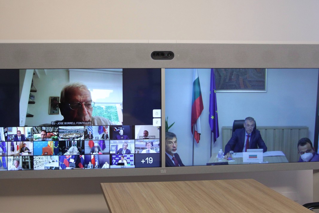 Съветът на външните министри се проведе посредством видеоконферентна връзка.   Снимка: пресцентър на МВнР