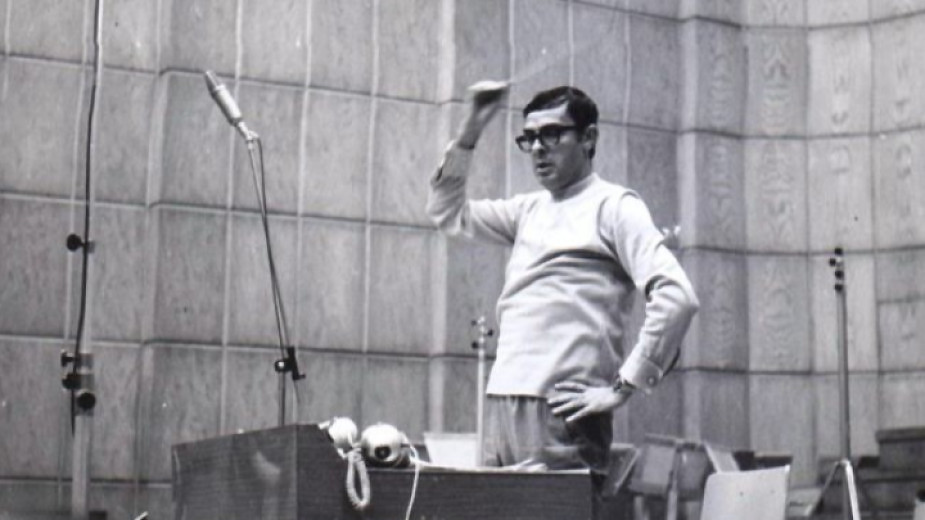 Dimitar Vâlcev în timpul unei înregistrări în primul studio al Radioului Național Bulgar (1971)