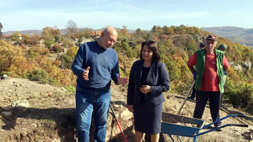 Nikolay Ovcharov (left) and his team have resumed excavations of the Thracian sanctuary of Orpheus near the village of Tatul.