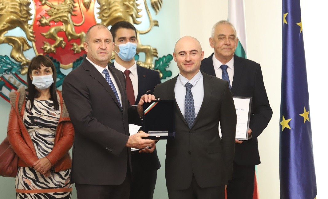 Dr. Venelin Todorov, Cumhurbaşkanı Rumen Radev'den 2021 John Atanasoff Ödülü'nü aldı.
