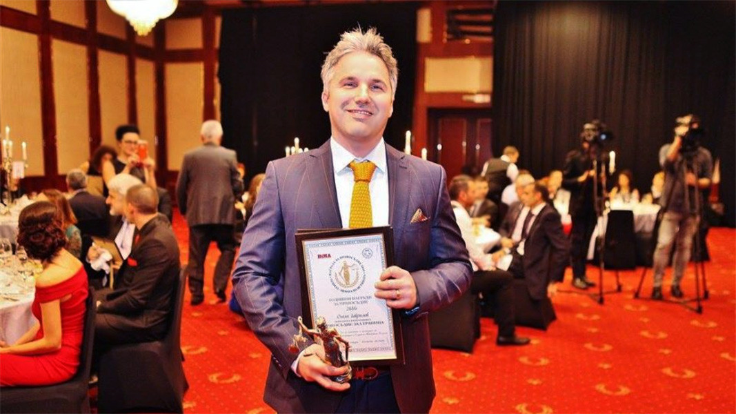 Огнян Гаврилов с наградата за Адвокат на годината