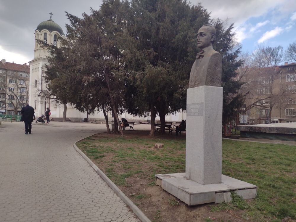 Das Denkmal für Dimitar Peschew