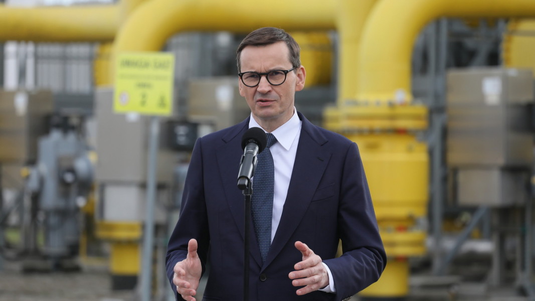  Полският министър председател Матеуш Моравецки дава конференция на газстанция покрай Варшава. 24 април 2022 година Снимка: ЕПА/БГНЕС 