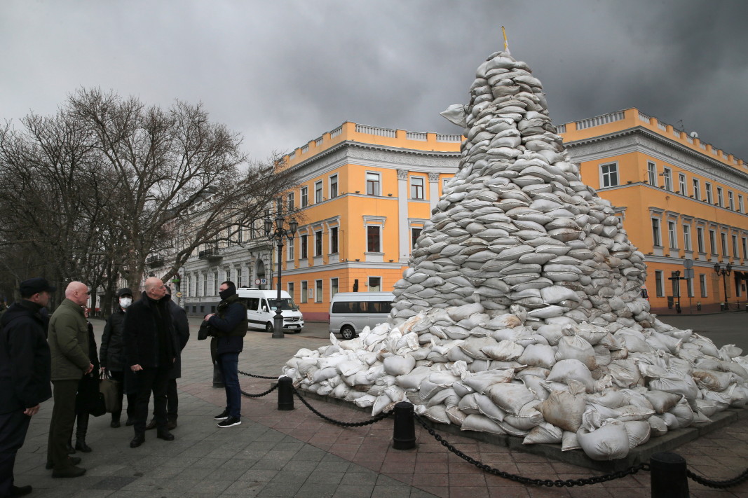 Украйна опитва да спаси паметниците си, снимка: ЕПА/БГНЕС