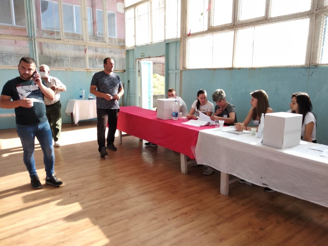 Избори за кмет в село Сърница, община Минерални бани, Хасковска област, 27 юни 2021 г. Снимка: Дора Атанасова