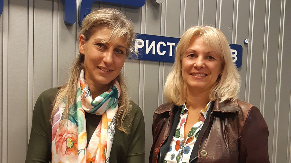 Инж. Анна Петракиева (вляво) и инж. Мария Чамбова