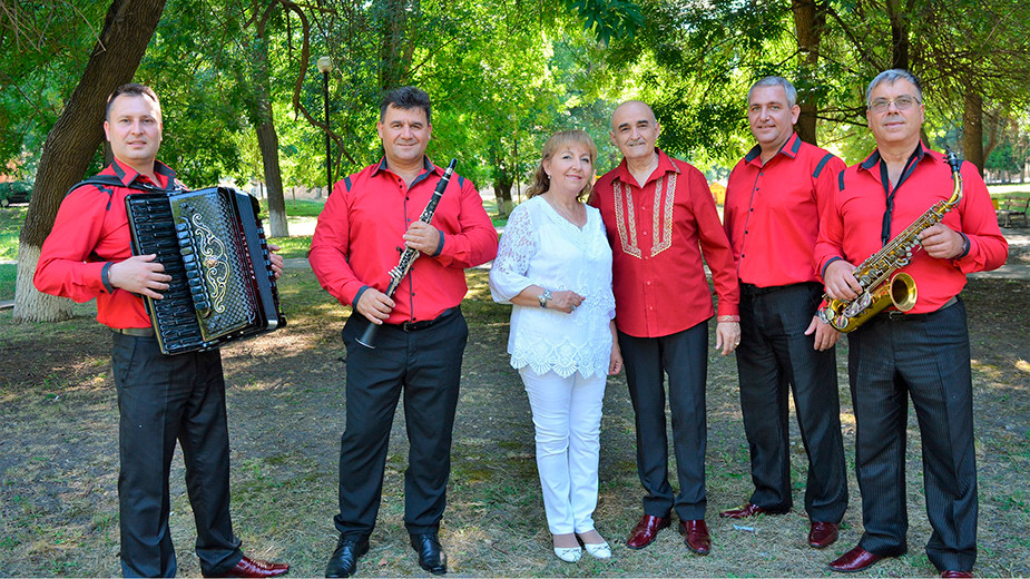 Тодор Кожухаров, Донка Кожухарова и оркестър „Южни ритми“