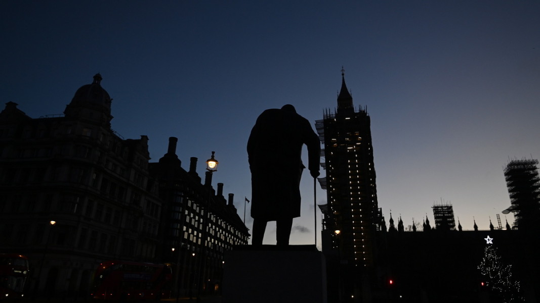 Статуята на Уинстън Чърчил в близост до британския парламент. Снимка: ЕПА/БГНЕС