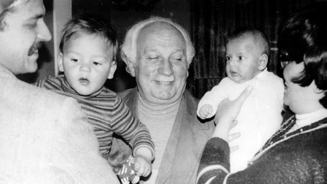 Димитър Динев със семейството си