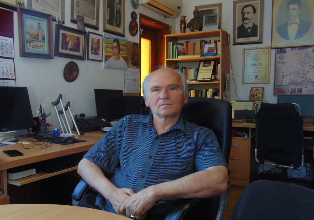 Ivan Nikolov - poet, journalist, lawyer and chairman of the Cultural and Information Center.