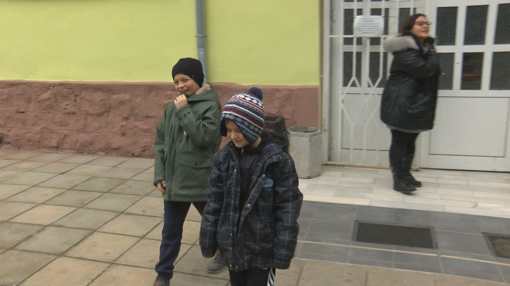 От 1 март Саша и Коля посещават училище „Христо Ботев“ в бургаския квартал „Сарафово“  Снимка: БГНЕС
