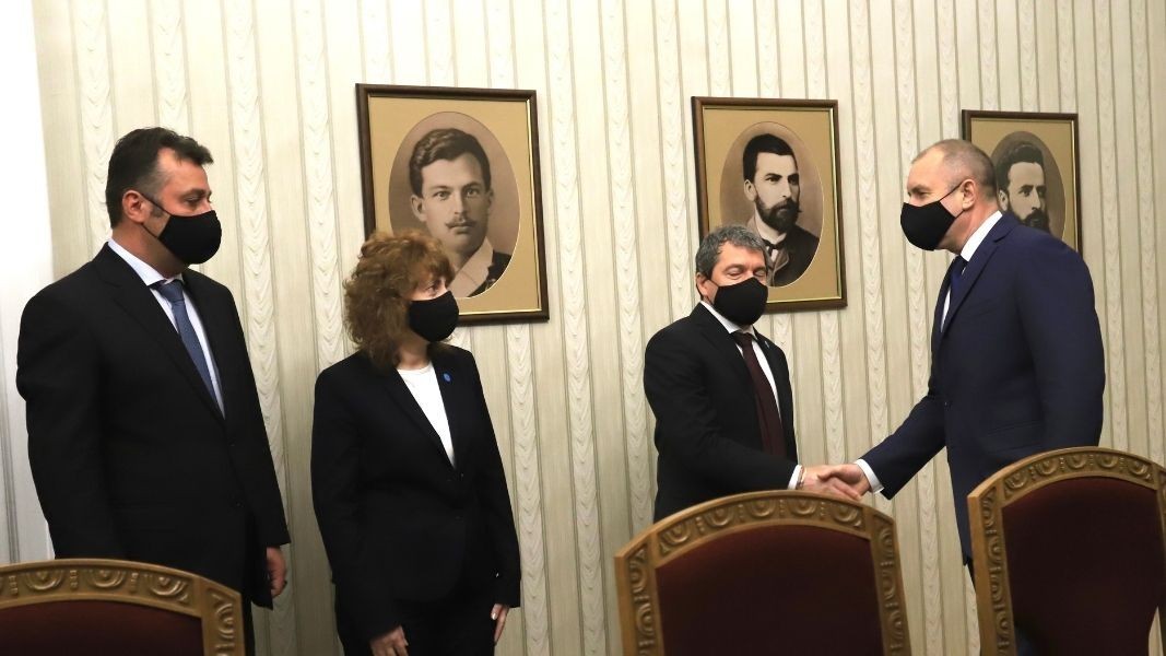 Përfaqësues të grupit parlamentar “Ka një popull të tillë” Toshko Jordanov, Viktorija Vasileva dhe Filip Stanev