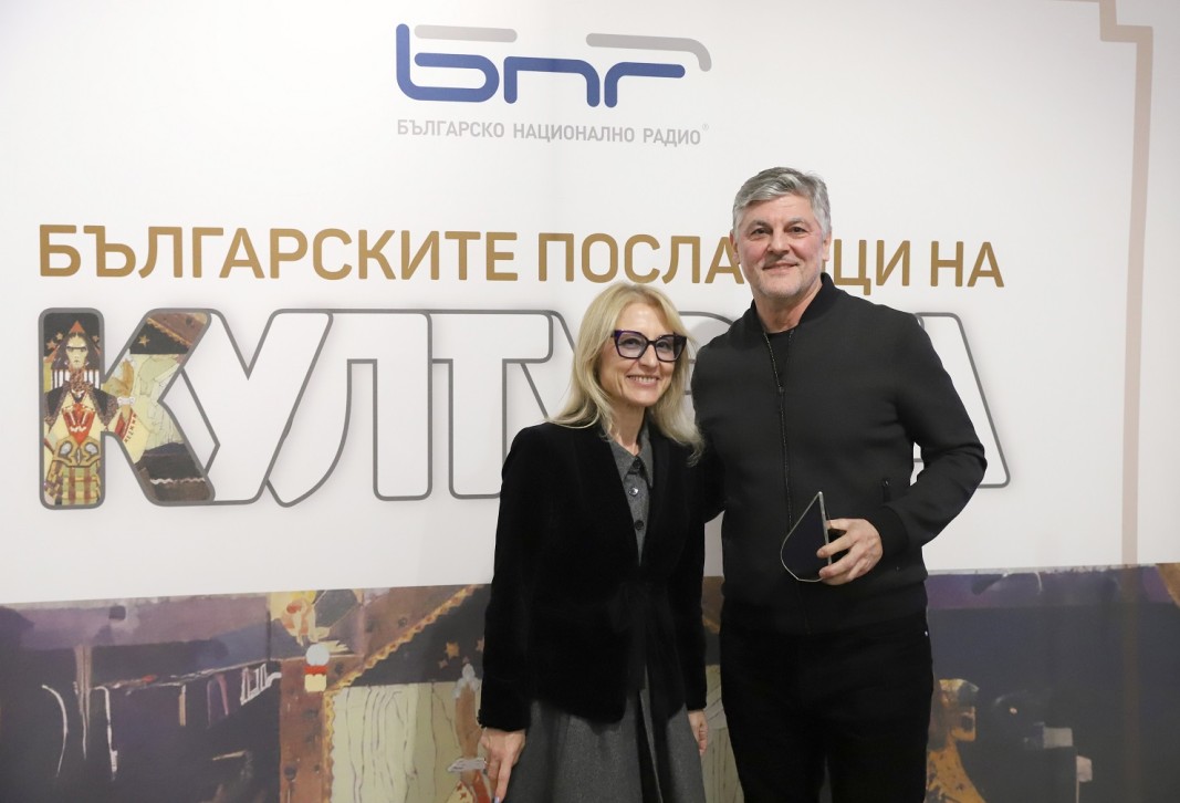 Министърът на иновациите и растежа Милена Стойчева връчи наградата на музиканта Теодосий Спасов.