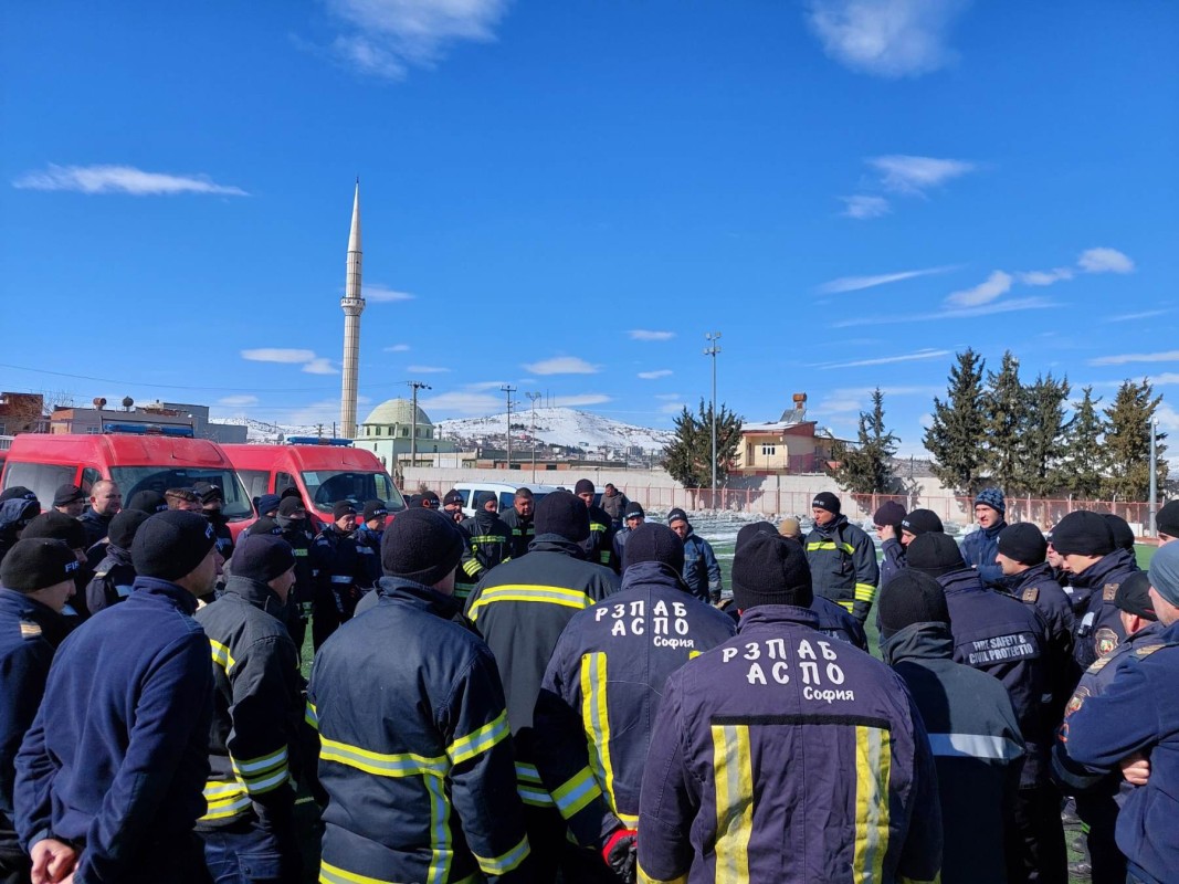 Служители на ГД „Пожарна безопасност и защита на населението“ оказват помощ в Турция
