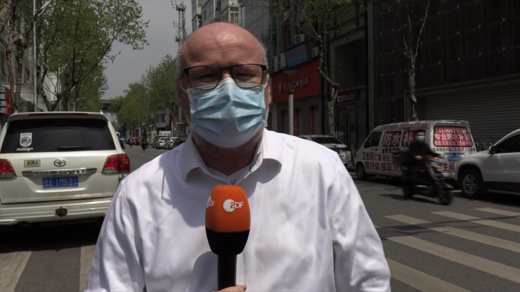 Улф Рьолер, кореспондент на германската обществена телевизия Цет Де Еф (ZDF) в Пекин.