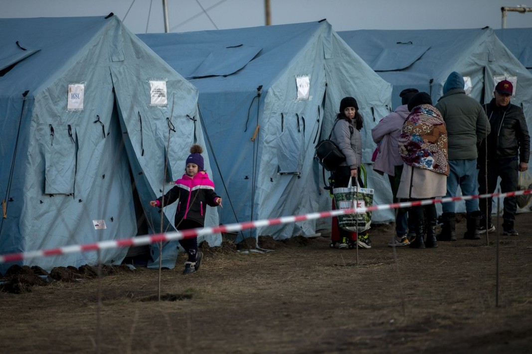Бежански лагер за украинци в Паланка, Молдова, на около километър от границата с Украйна, 4 март 2022 г. Снимка: ЕПА/БГНЕС